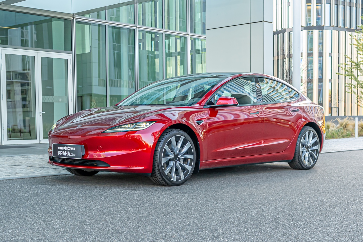 Tesla 3 autopůjčovna 