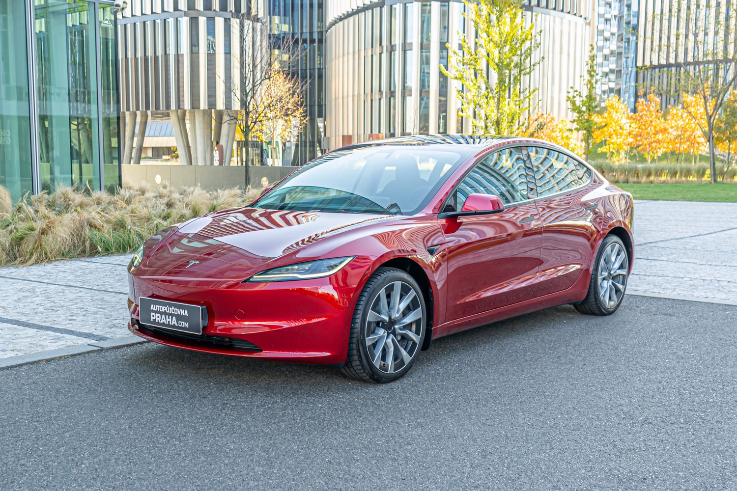 Tesla 3 autopůjčovna 