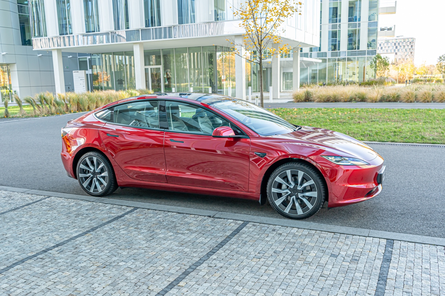 Tesla 3 půjčovna minibusů 