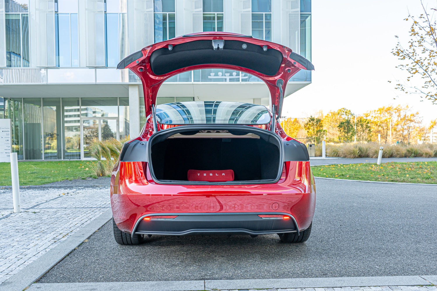 Tesla 3 půjčovna minibusů 