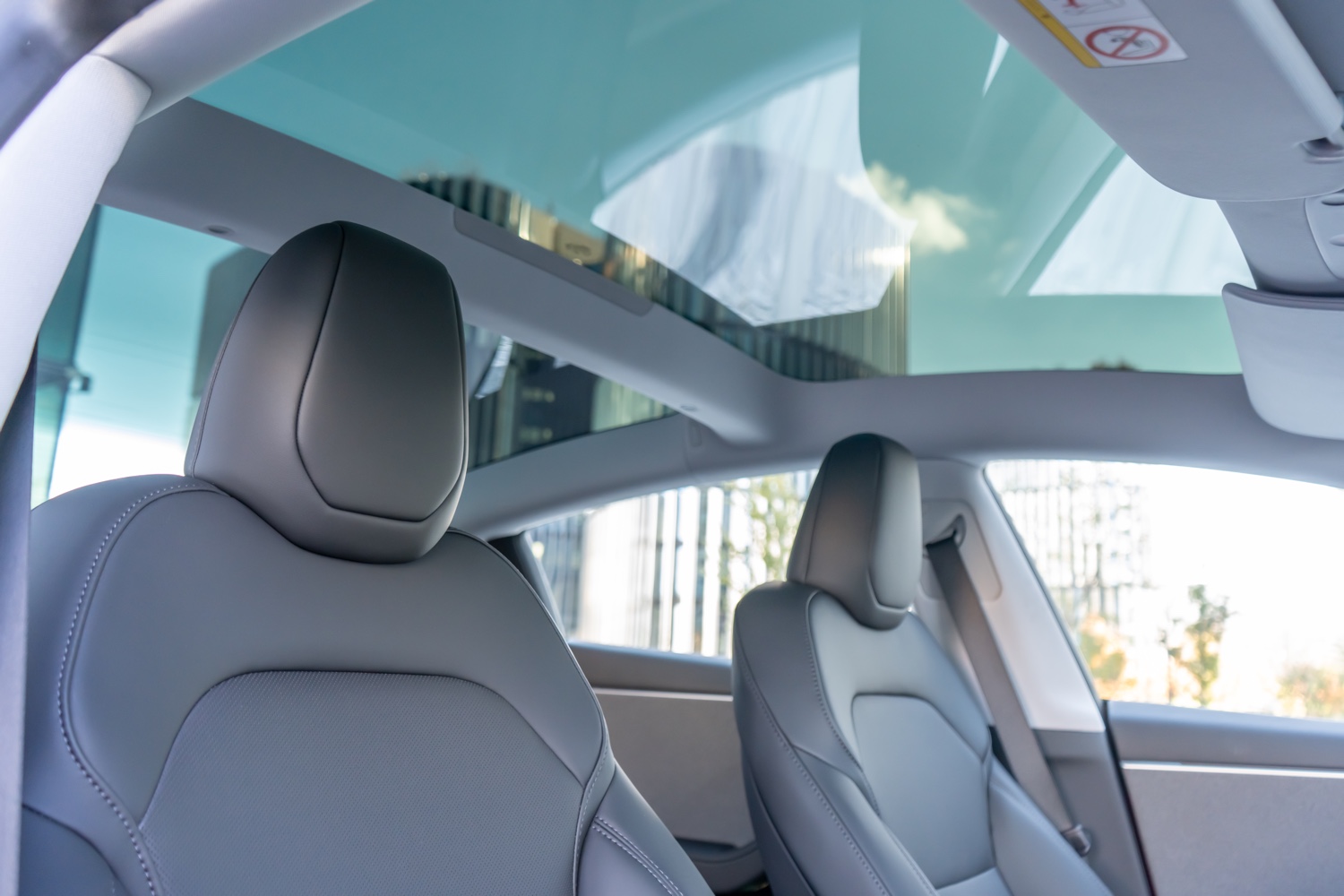 Tesla 3 půjčovna aut 