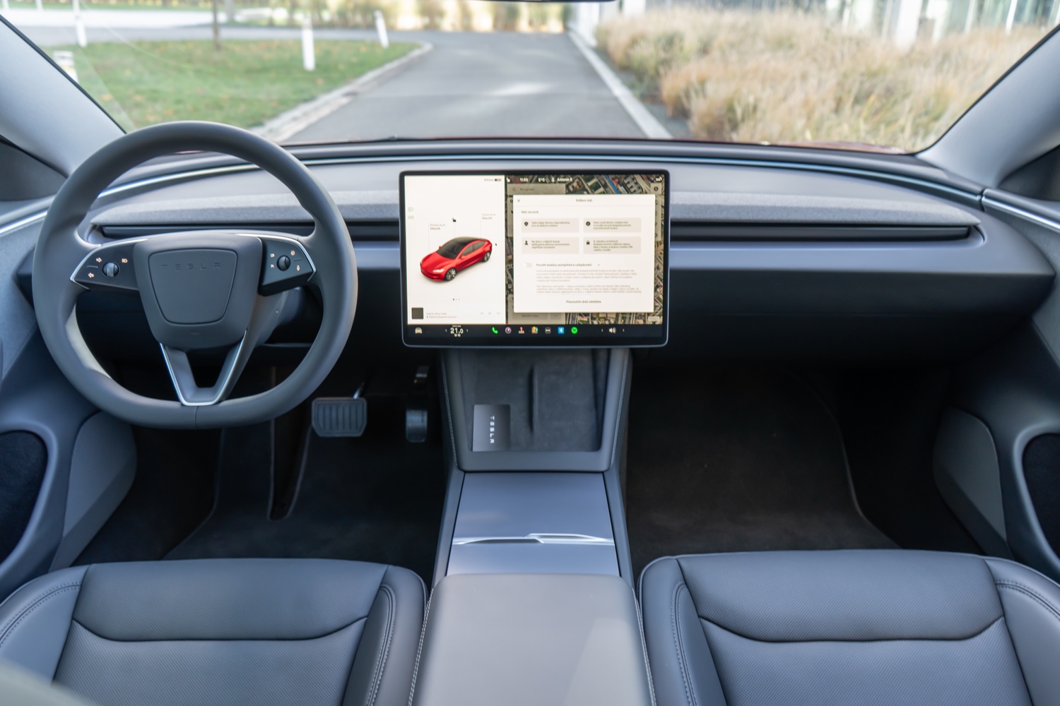 Tesla 3 autopůjčovna 