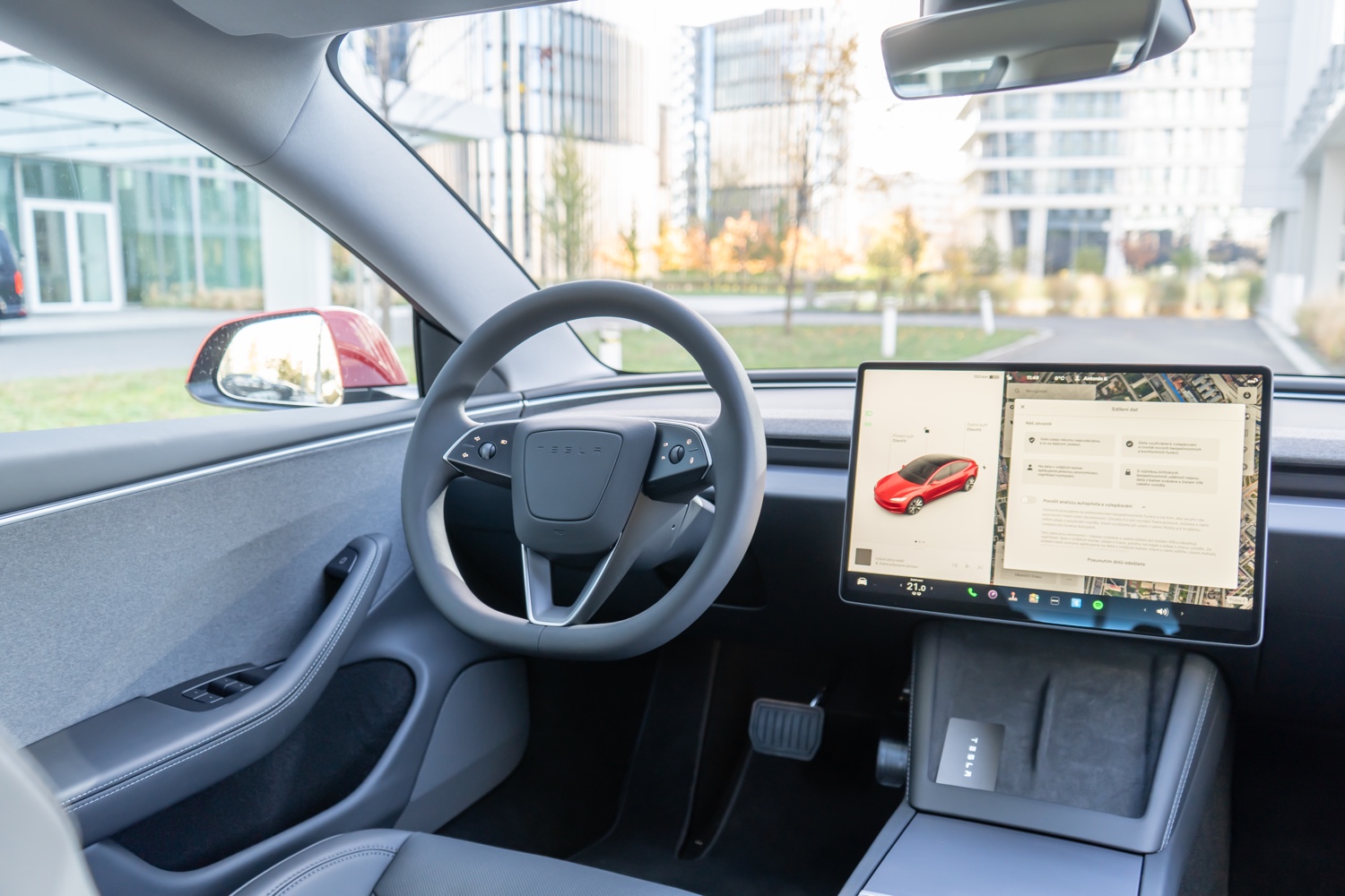 Tesla 3 autopůjčovna 