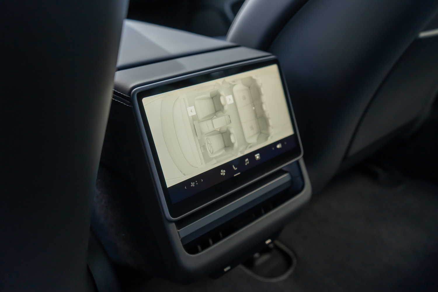 Tesla 3 autopůjčovna 